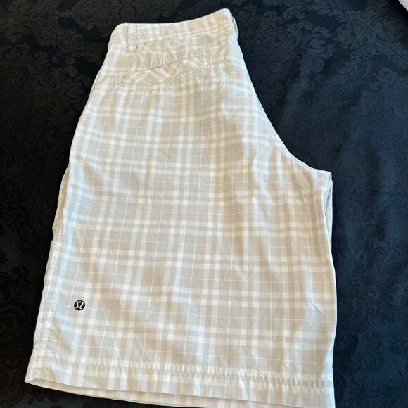 Lululemon men plaid shorts white/cream size 36 - Picture 1 of 7